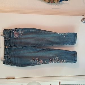 Style and Co Embroidered Embellished Capris 10P